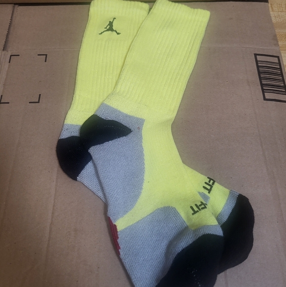Jordan Retro Dri-fit Electric Yelllw Mid-Calf Socks Men Size 8-12 - Picture 3 of 8